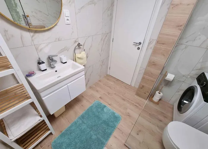Apartment In 5155 *