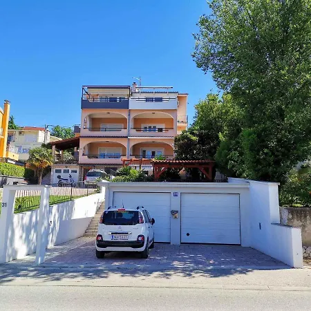 Apartment In 5155 *