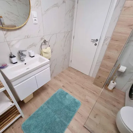 Apartment In 5155 *