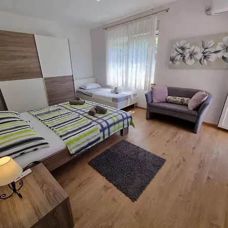 In 5155 Apartment