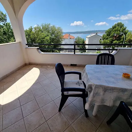 Apartment In 5155 *